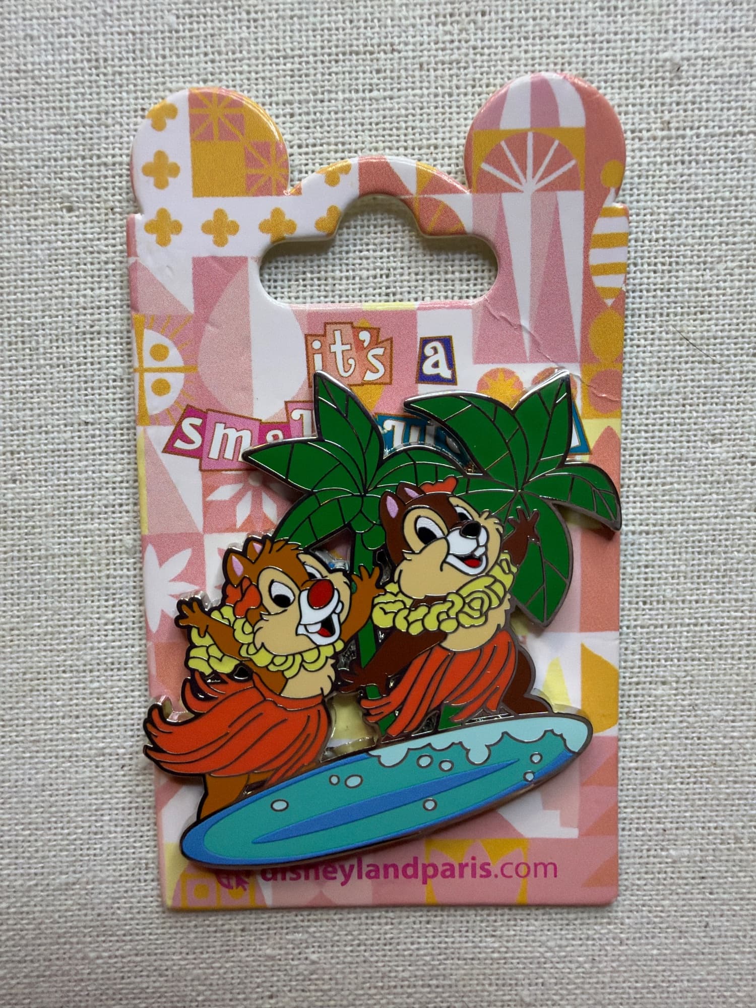Chip n Dale DLP Small World Pin