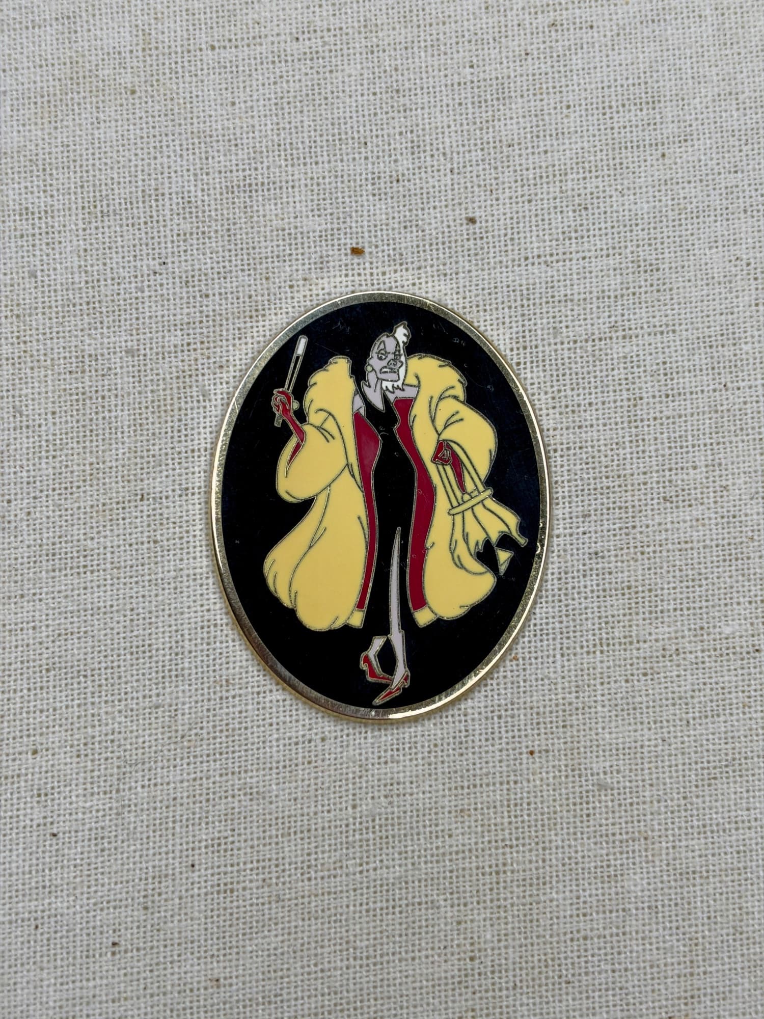 Disney Shopping Illusion Series Cruella, the front