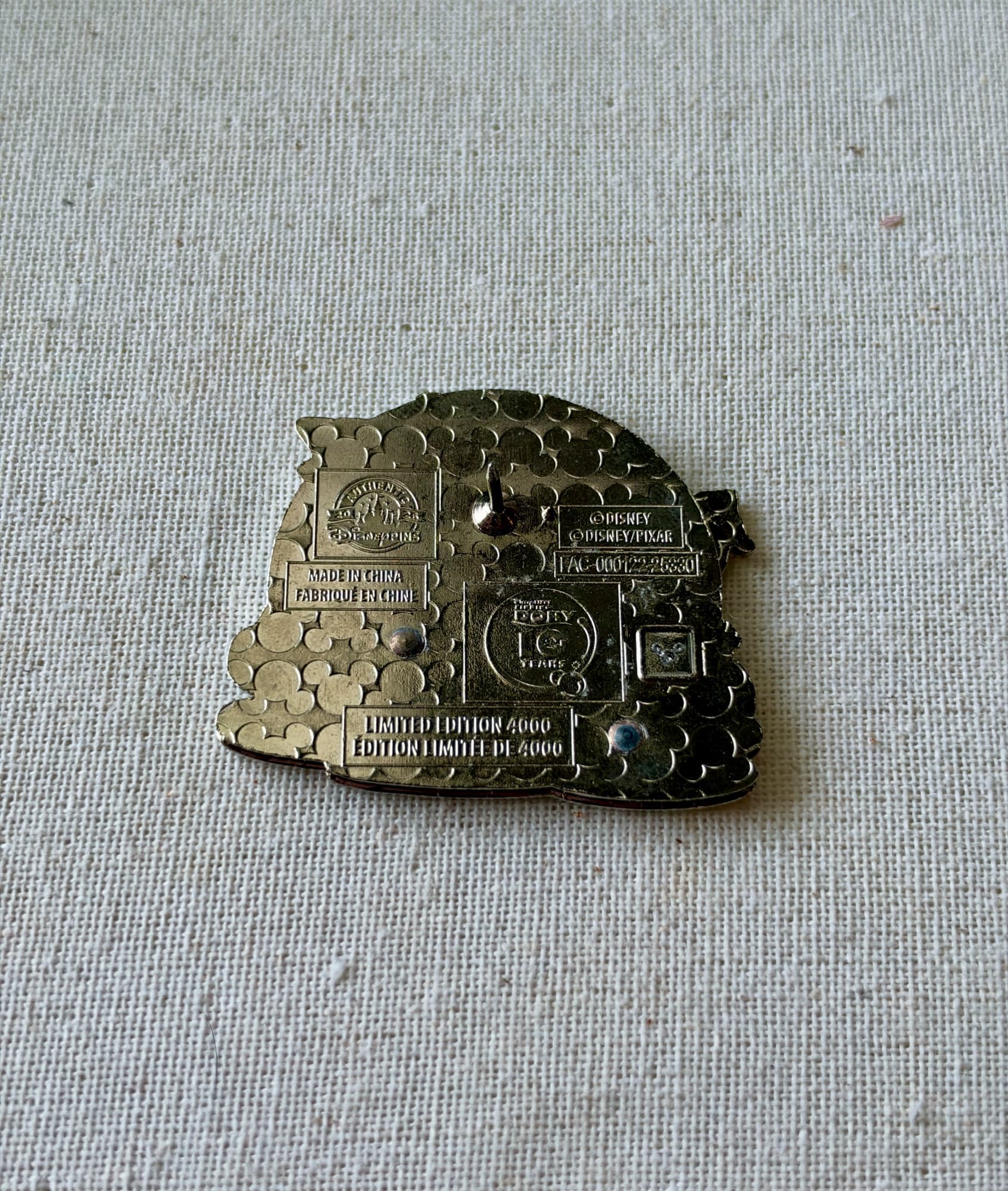 Finding Dory 10th Anniversary Pin, the back