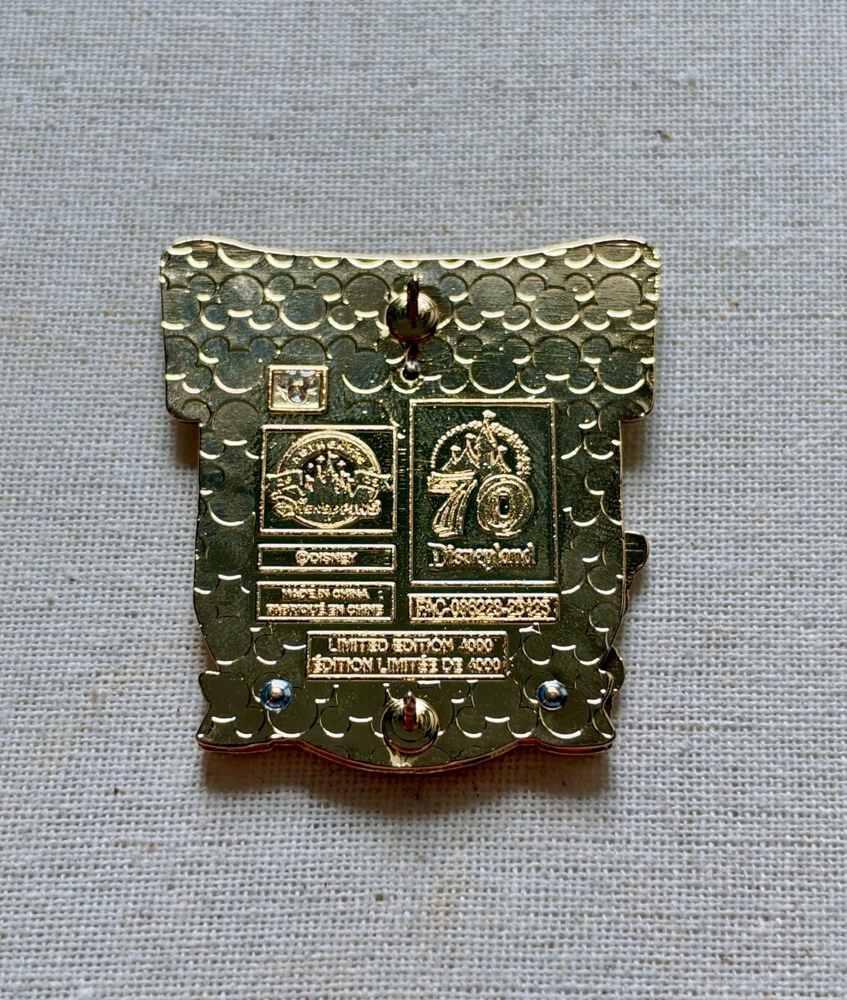 DLR Daisy Mark Twain Steamboat Pin, the back