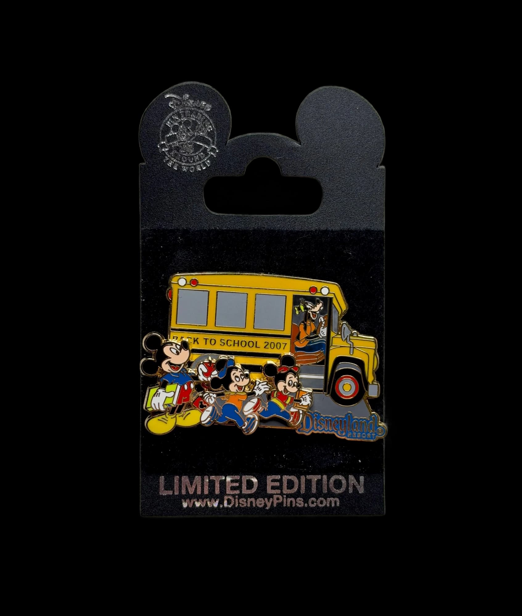VTG Mickey & Nephews Back to School 2007 Pin, the front