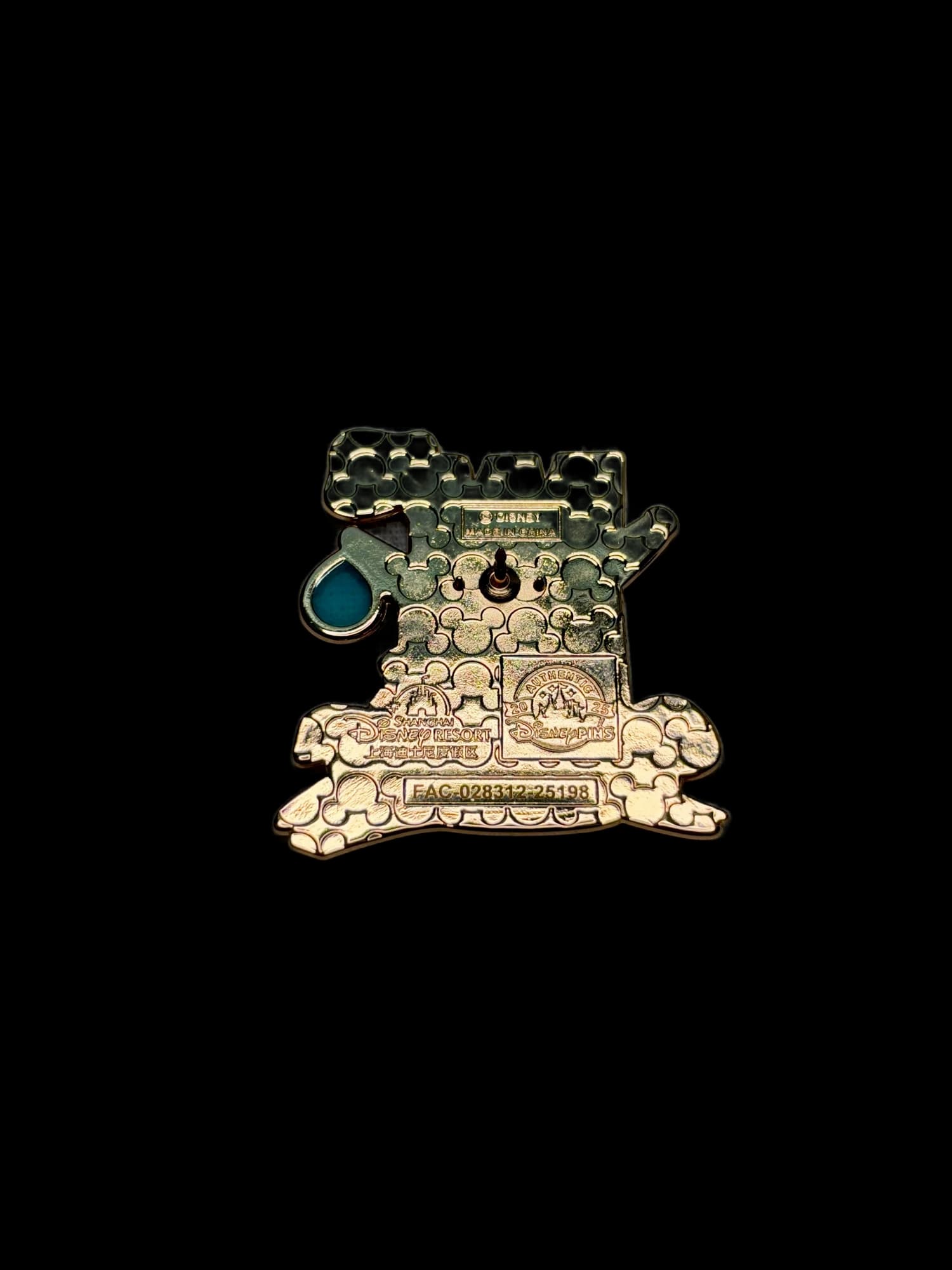 SHDL Duffy & Friend Dewdrop Mystery Pin - CookieAnn, the back