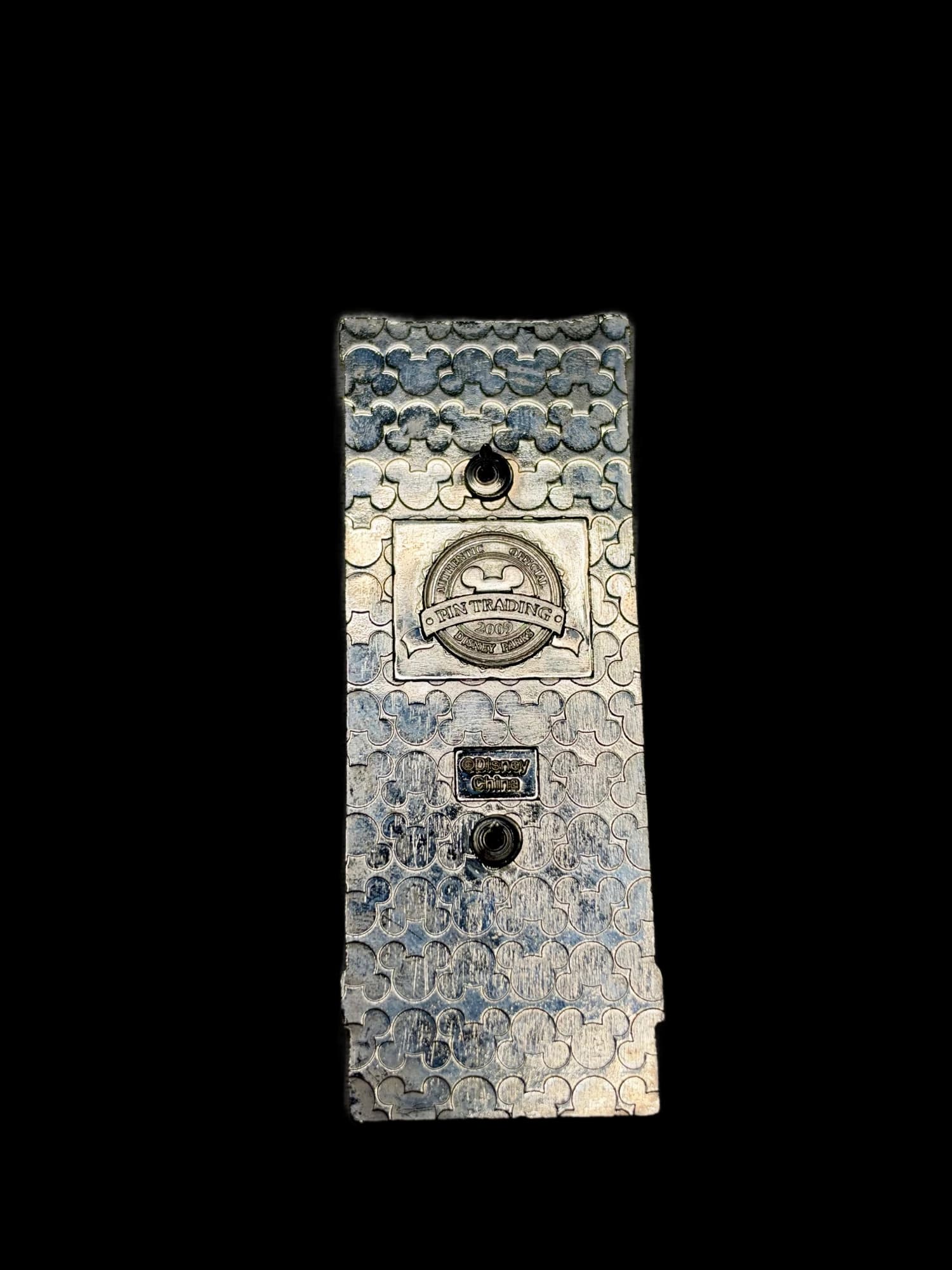 Haunted Mansion Stretching Portrait Pin - Goofy, the back