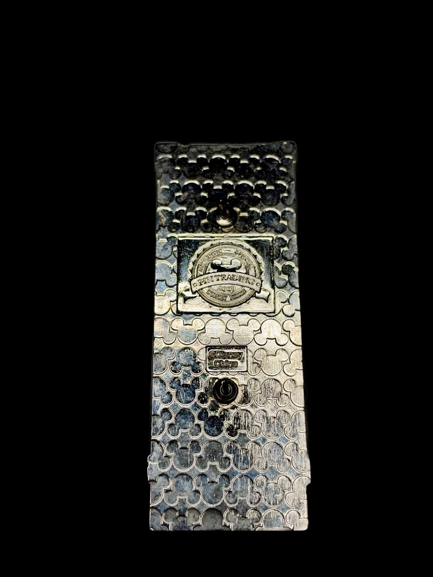 Haunted Mansion Stretching Portrait Pin - Minnie, the back