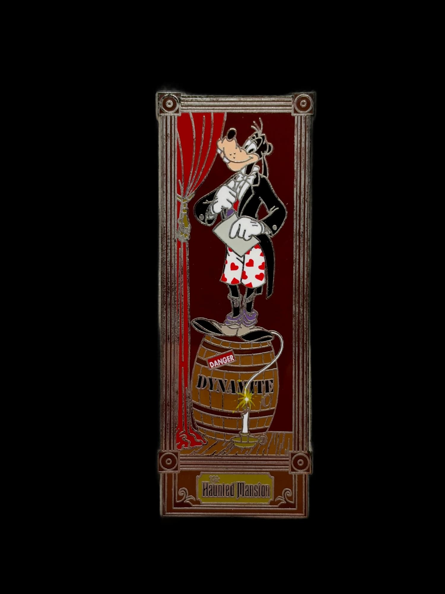 Haunted Mansion Stretching Portrait Pin - Goofy, the front