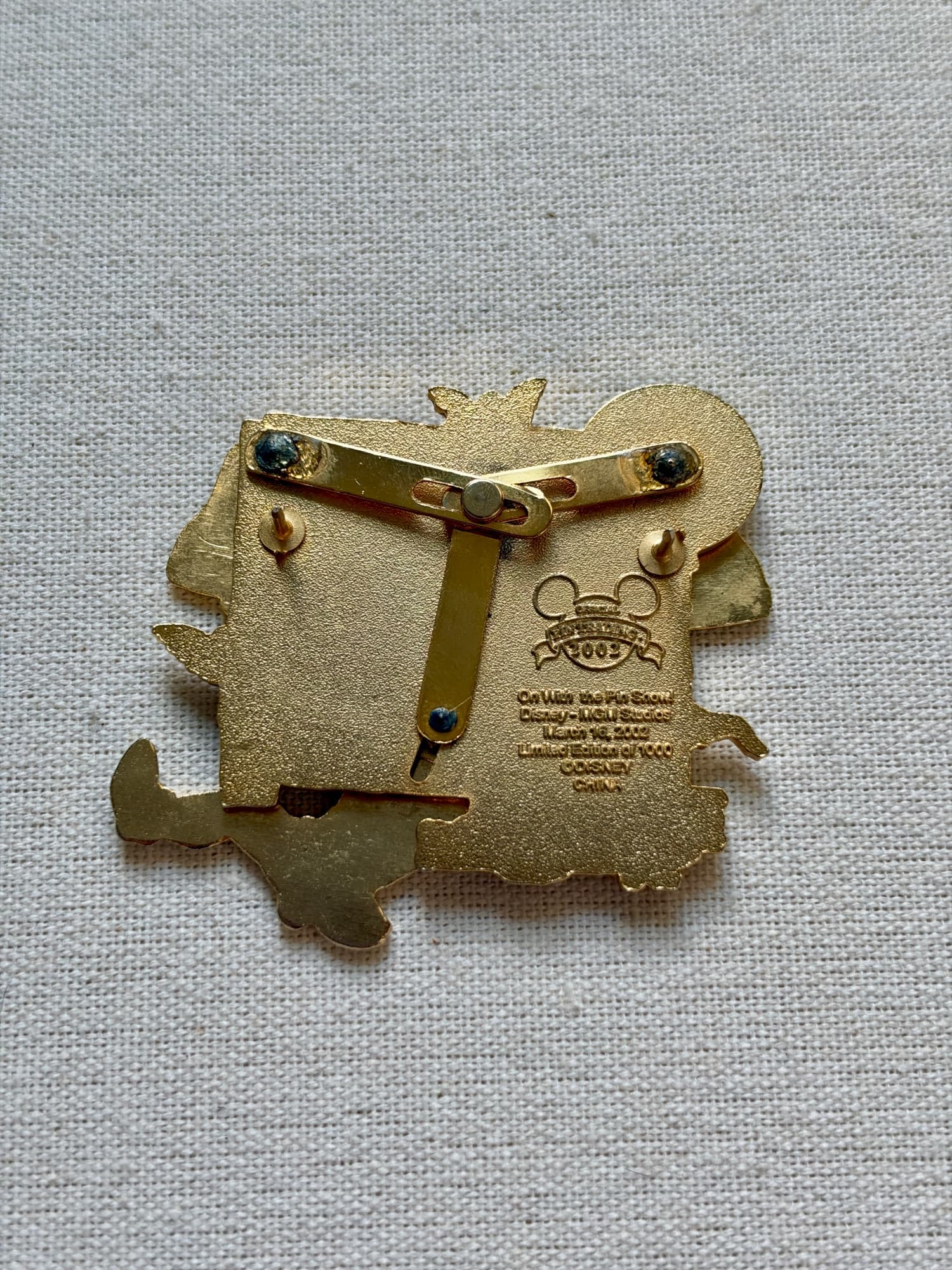 Disney MGM Studios On with the Show Hunchback Interactive Pin (missing words), the back
