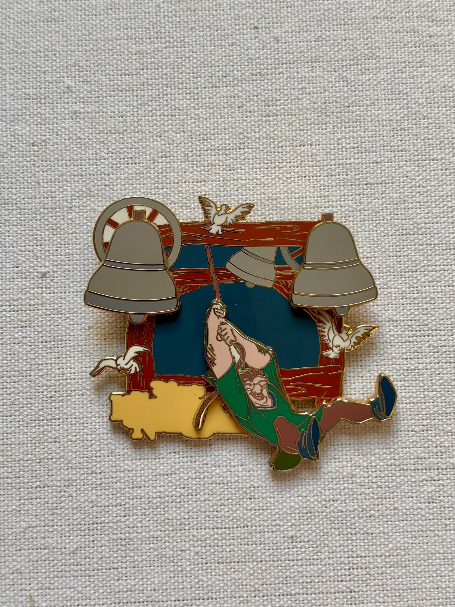 Disney MGM Studios On with the Show Hunchback Interactive Pin (missing words), the front
